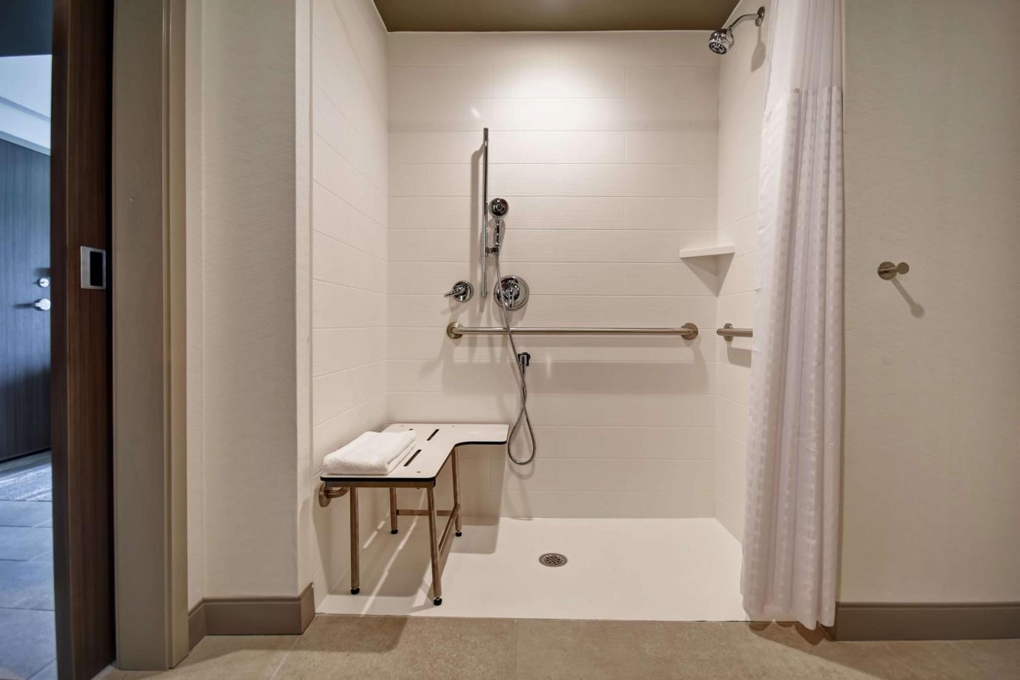 Hilton Garden Inn Lansing West Ngoại thất bức ảnh