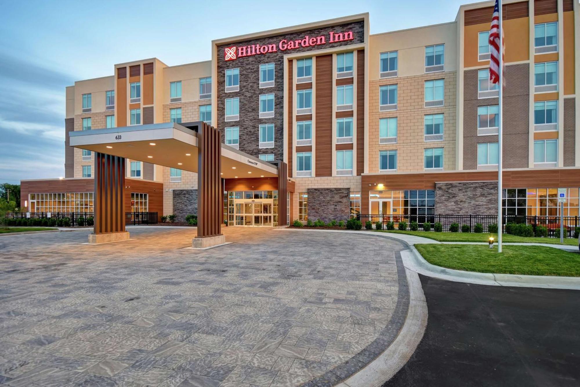 Hilton Garden Inn Lansing West Ngoại thất bức ảnh